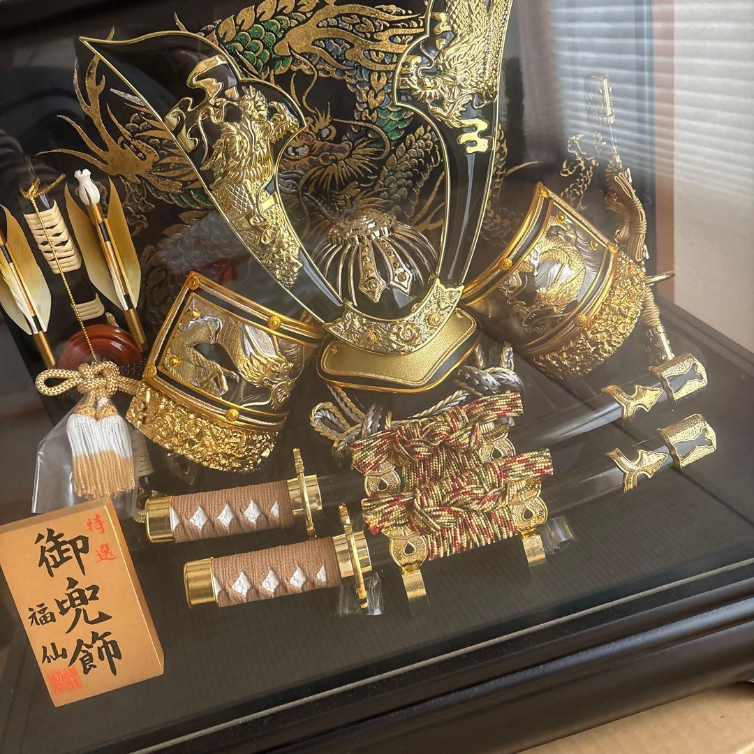 五月人形 金色の兜と刀 ガラスケース付き