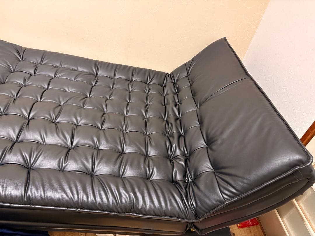 ニトリ　黒い合成皮革　ソファベッド