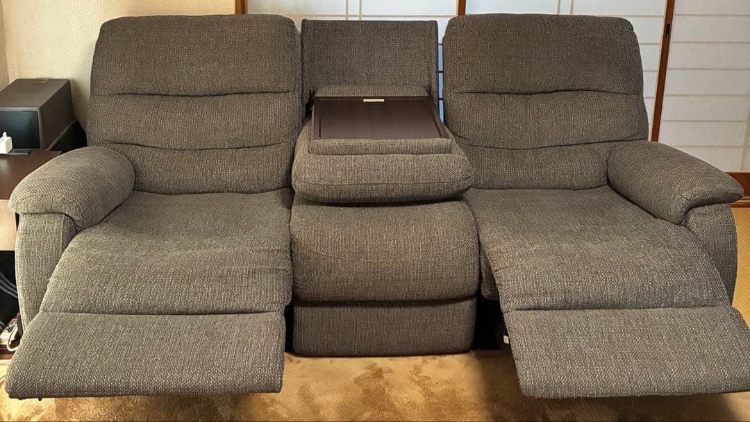 リクライニング機能付きグレー3人掛けソファ