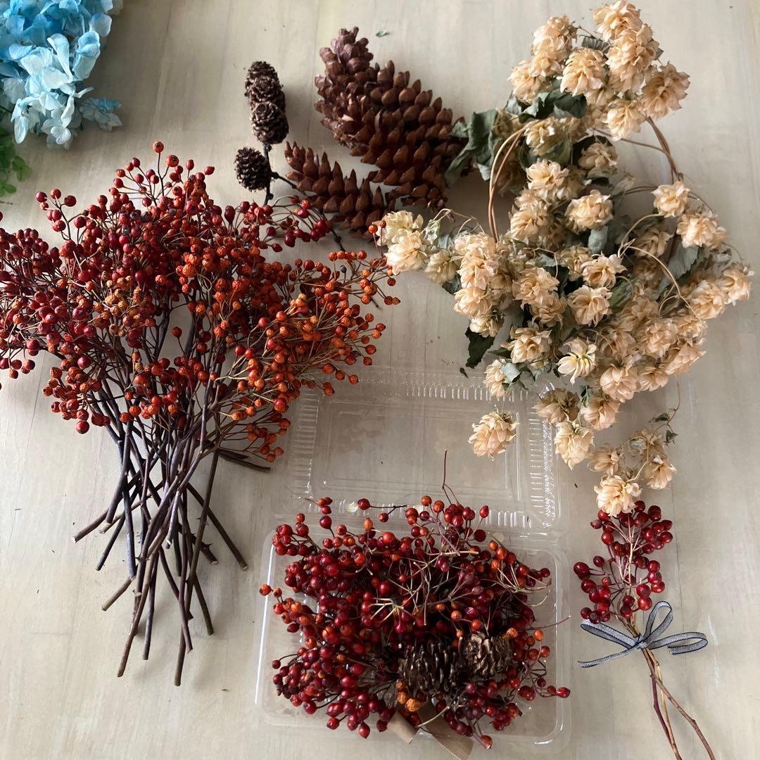 赤い実のドライフラワー枝物 約100cm2本　短かめ3本