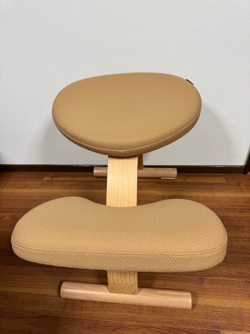 バランスラボ　バランスチェア　リボ Rybo バランスイージー ベージュ