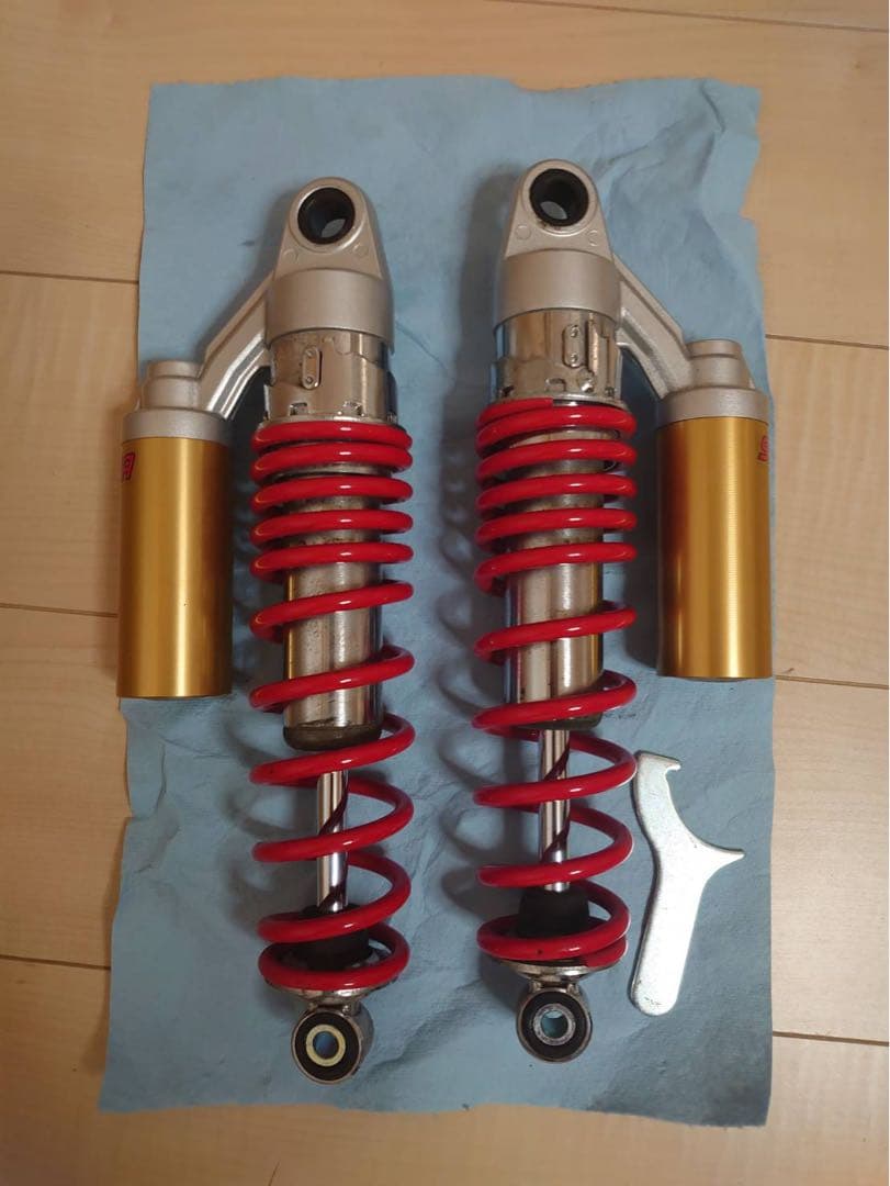 SHOWA ダブルショックサスペンション ゴールドレッド