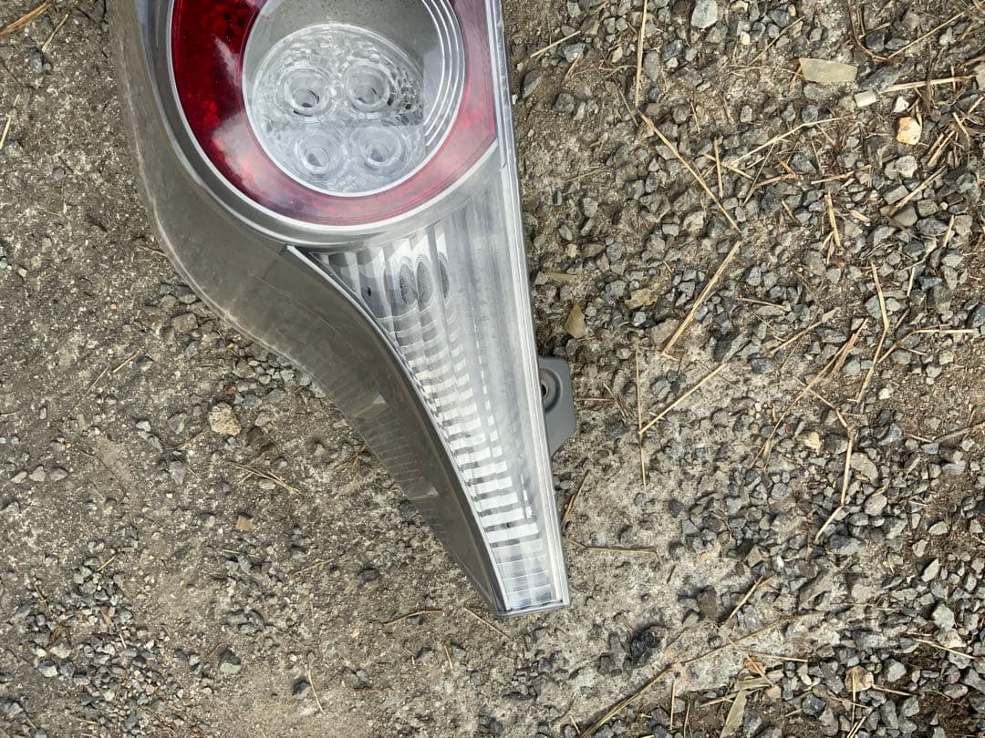 割れ無し　アクア NHP10 右テールランプ STANLEY 52-252