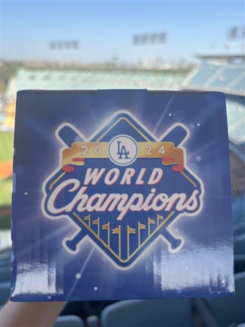 ワールドシリーズトロフィー レプリカ　ドジャース　6/17試合配布