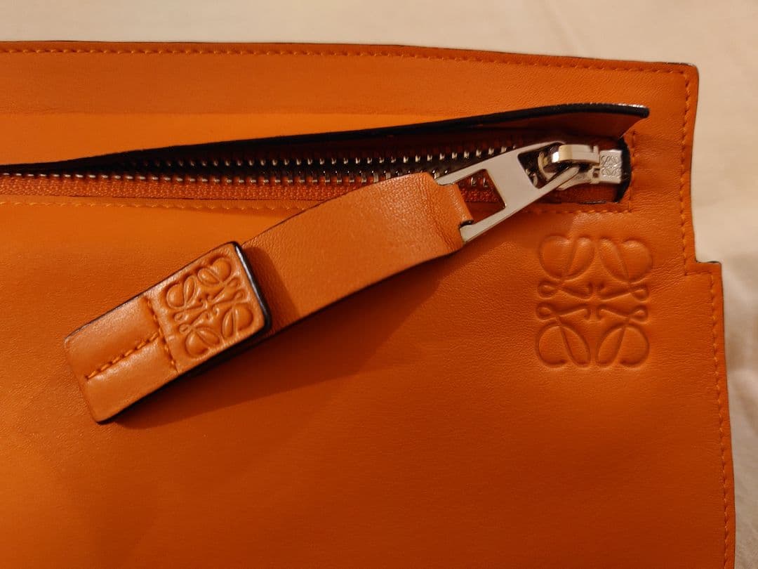 LOEWEロエベ　オレンジ　T POUCH Tポーチ　クラッチバッグ