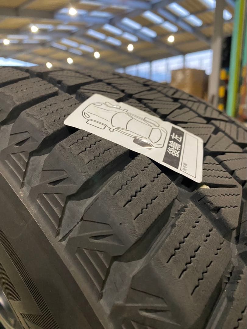 ゆ*け様 ブリヂストン19年製18インチスタッドレスタイヤ　グラチェロ　ラングラ