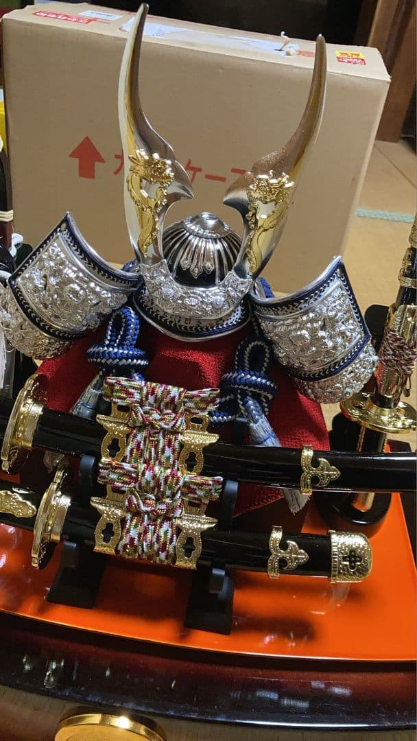 送料無料！　五月人形 兜と刀のセット