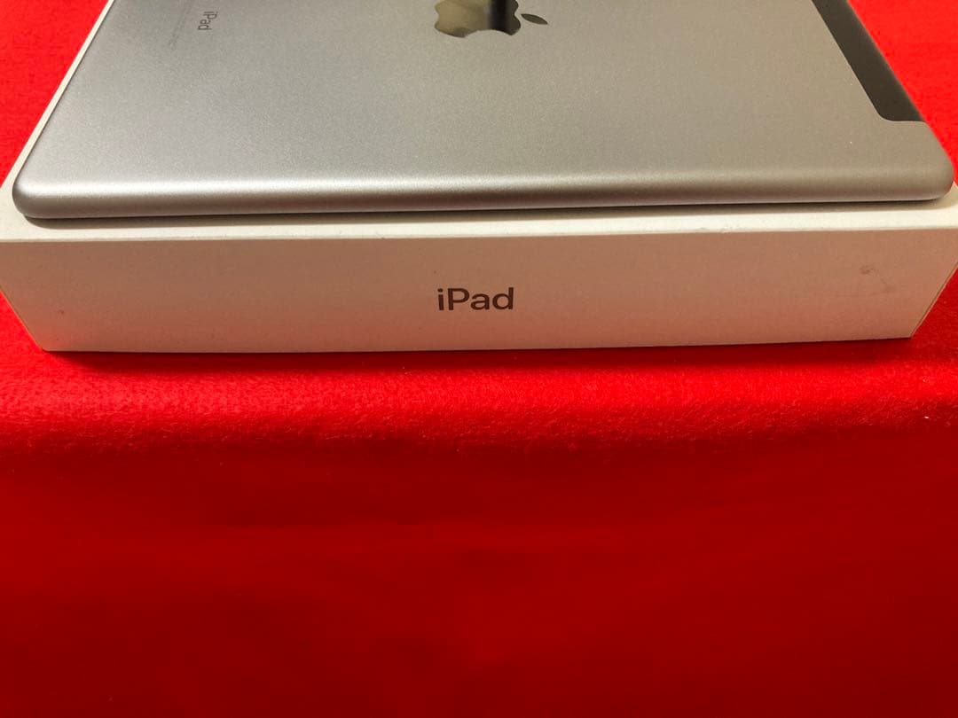 iPad第5世代 Wi-Fi + Cellularモデル 32GB SIMフリー