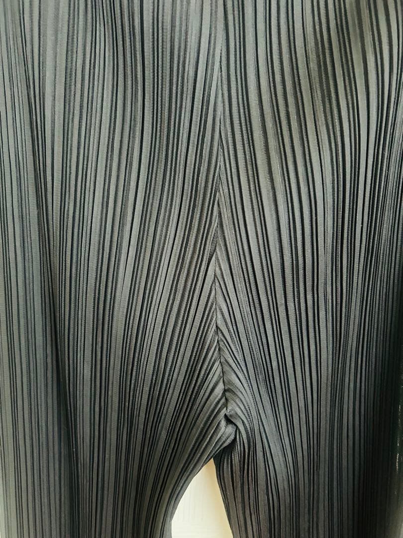 PLEATS PLEASE ブラックプリーツパンツ