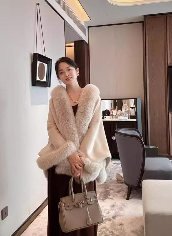 優しい雰囲気のカシミヤ混ウールフォックスファー付きポンチョ 肉厚毛皮ファー