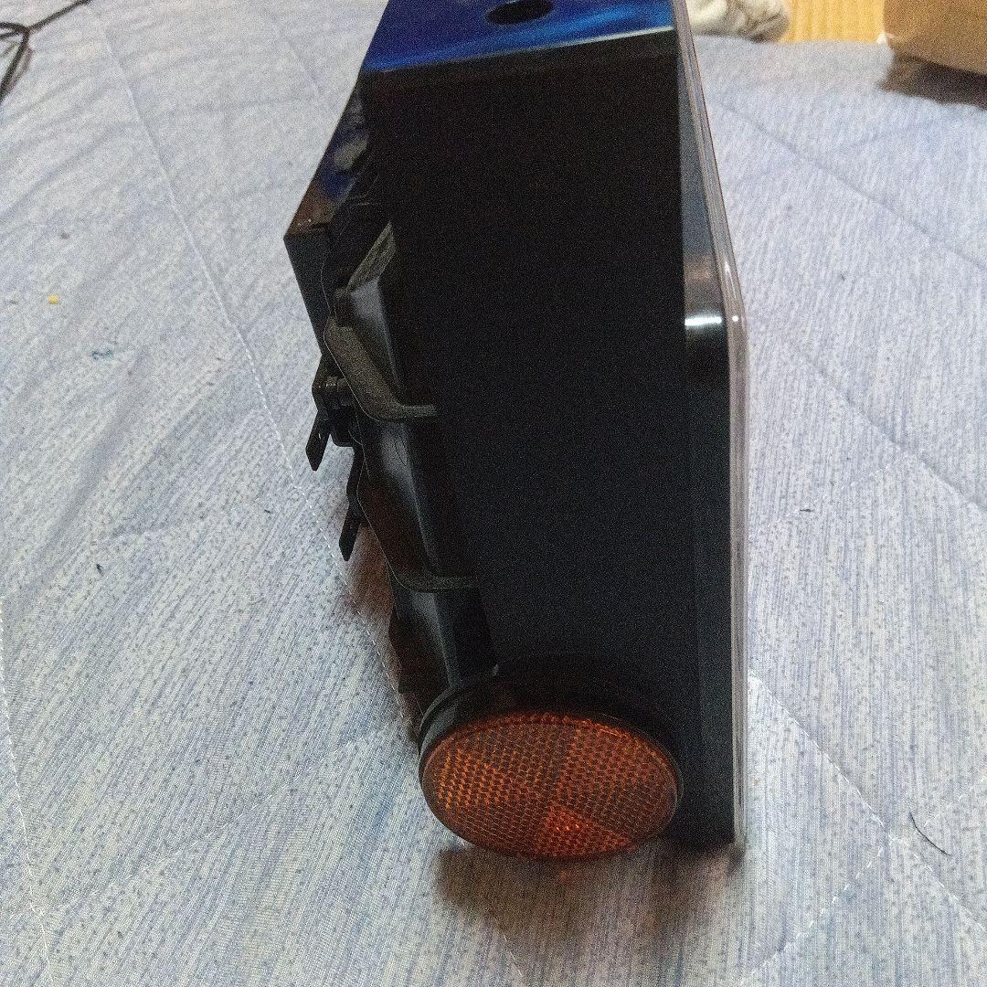 小泉３連LEDテールランプノーマルターン左のみ新車外し