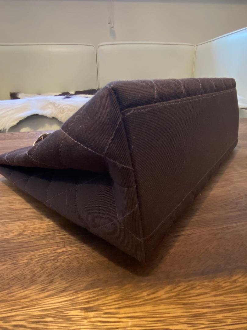 シャネル　キルティングバッグ　こげちゃ色