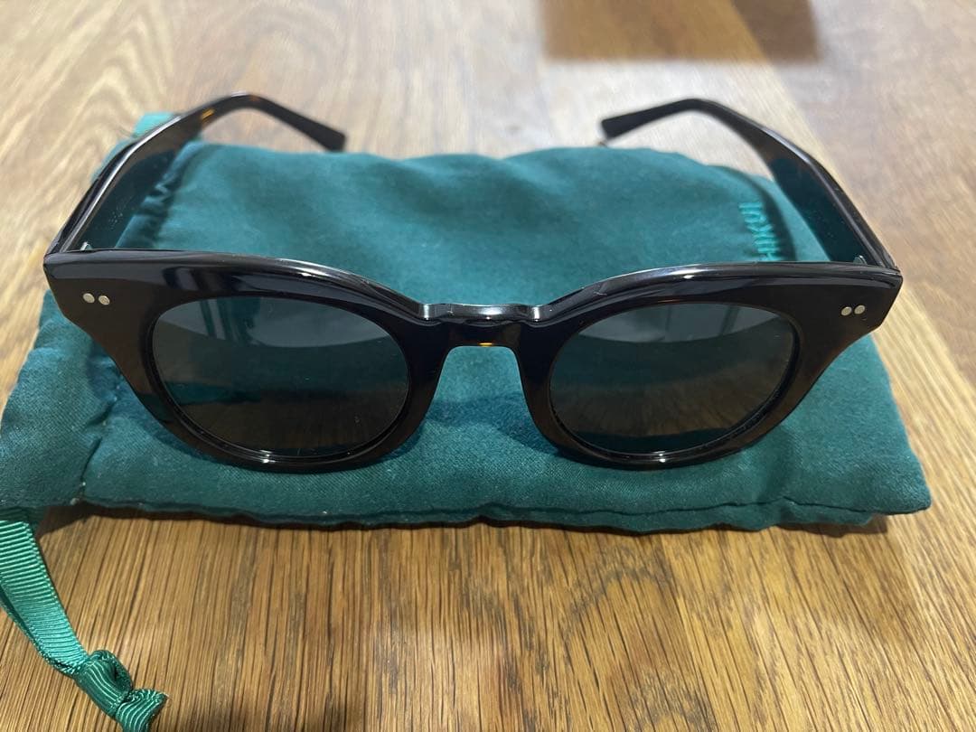 SHISHIKUI ARALE DEMI シシクイ　アラレ　デミ