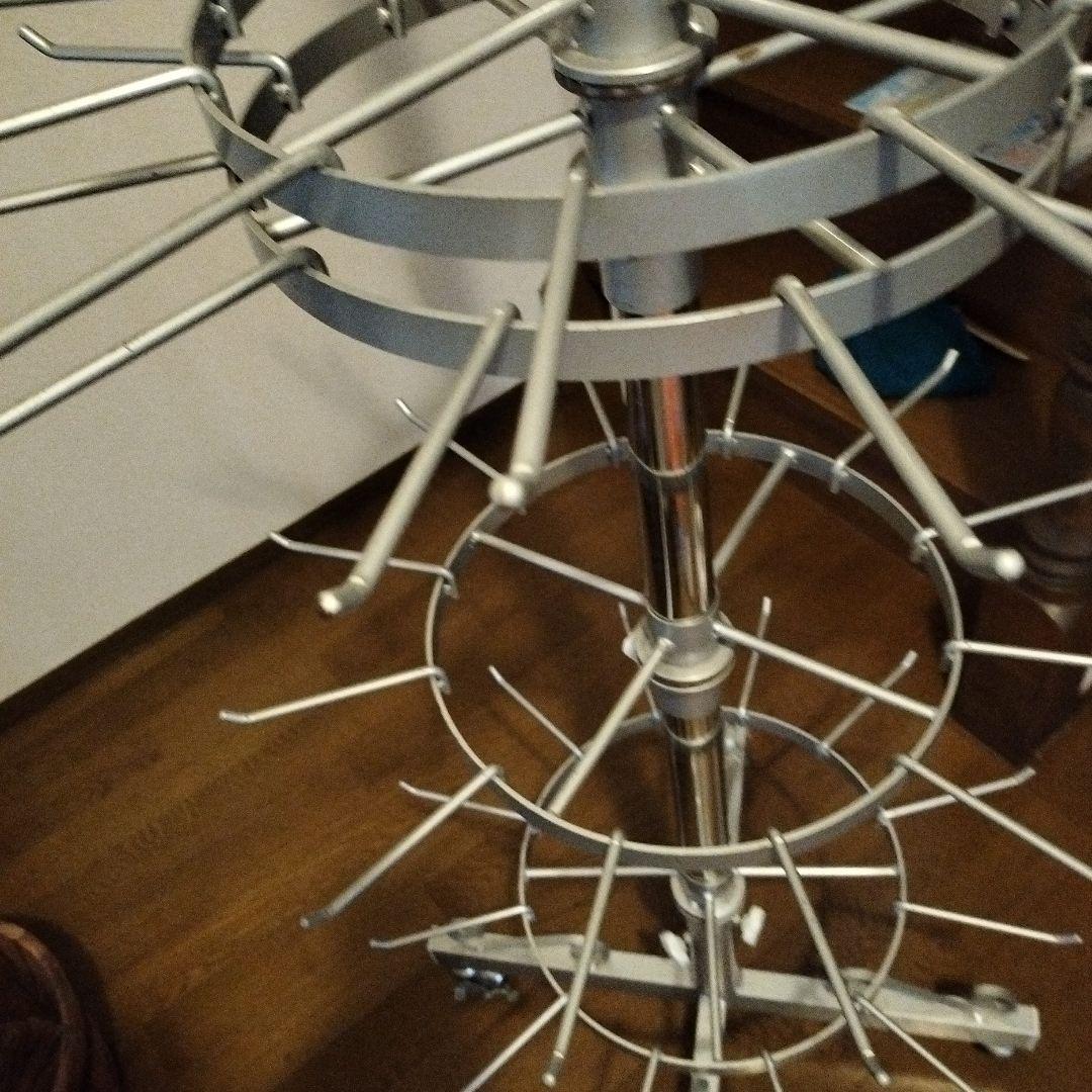 ★スチール製回転式小物掛けスタンド　キャスター付き送料無料