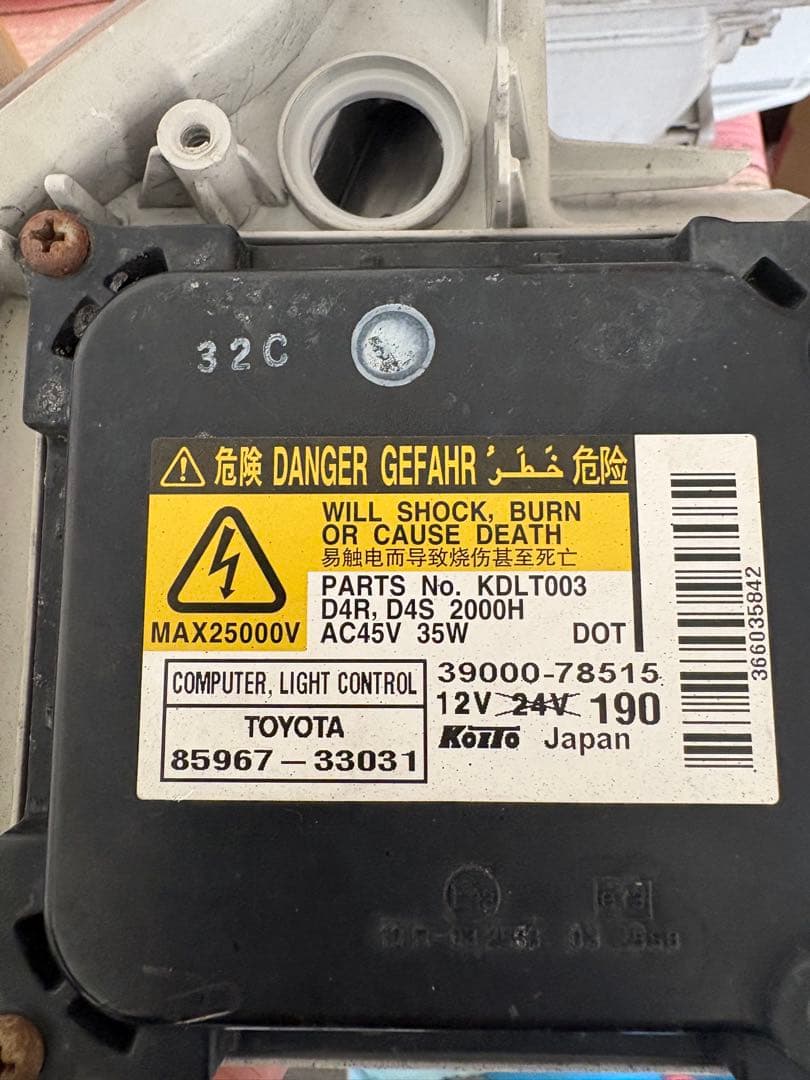 トヨタ純正ヘッドライト 左右セット　中古