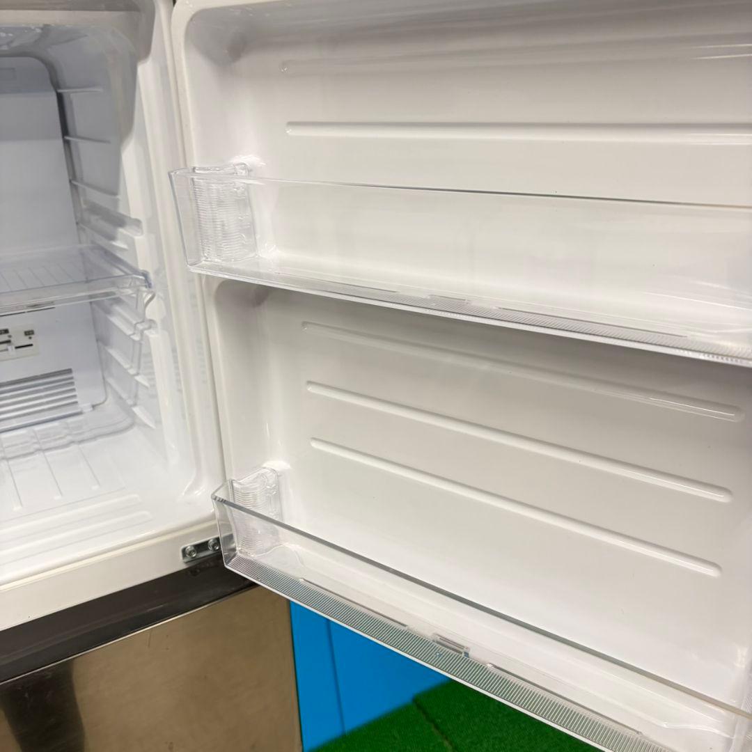 683関東配送無料　 SHARP中型冷蔵庫　200Ｌ強　小型　一人暮らし　右開き