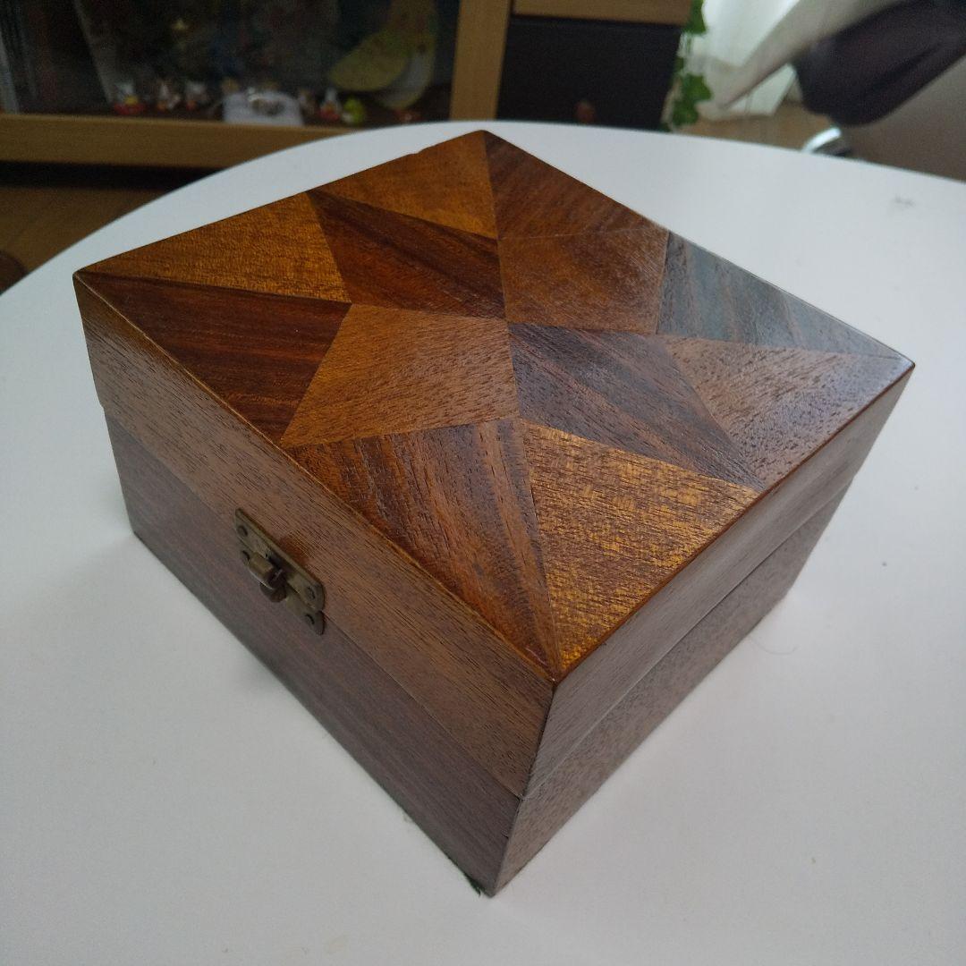 幾何学模様の木製アクセサリーケース