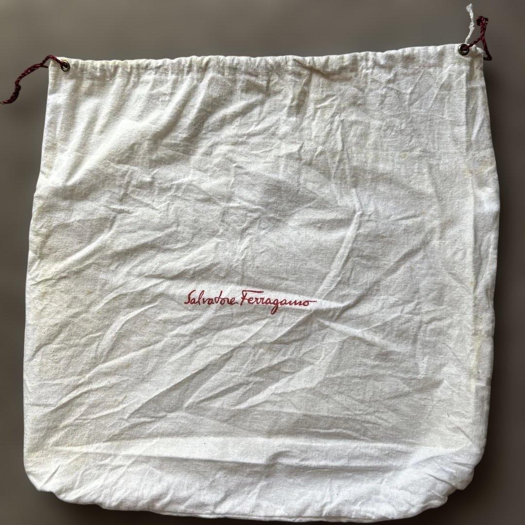 ブラックレザー クラッチバッグ ゴールド金具　 フェラガモ