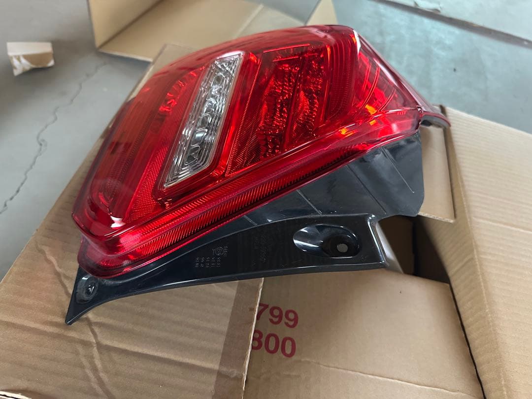 スイフト　左右テールライト
