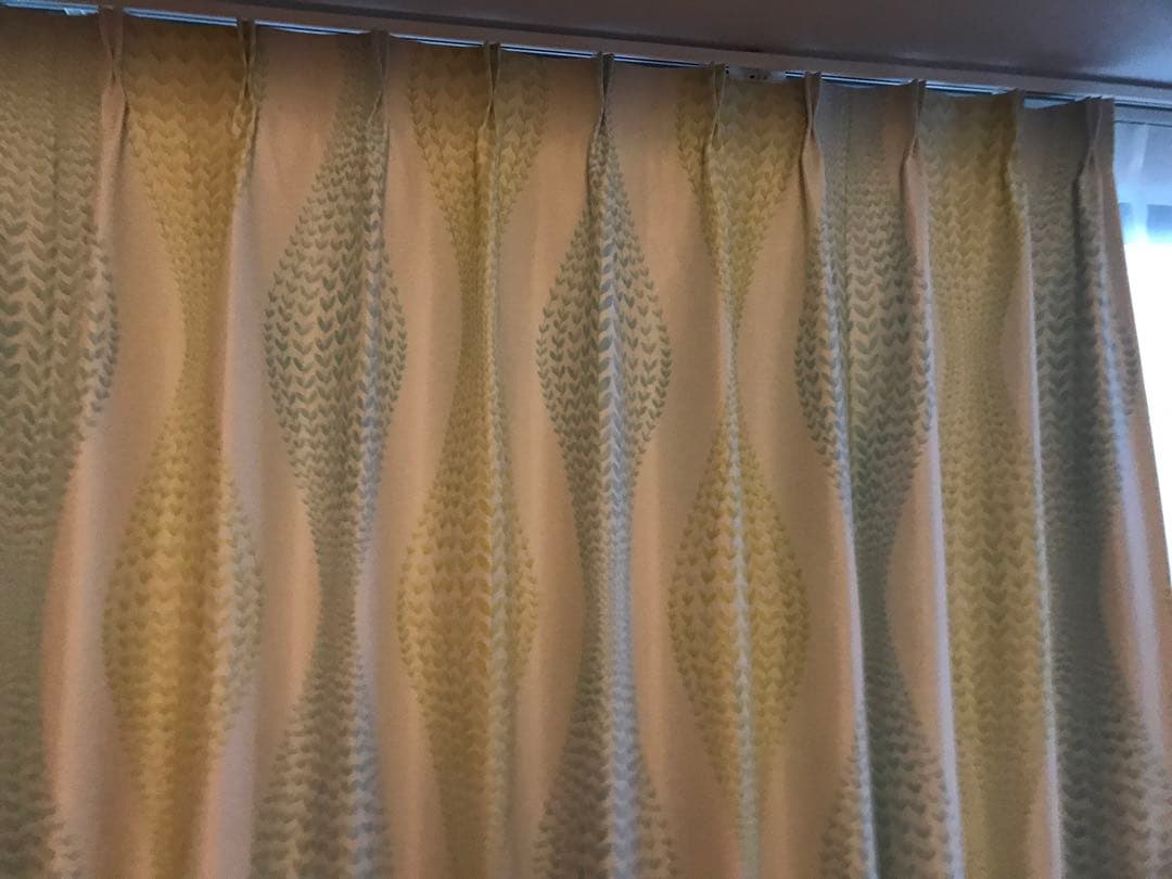 びっくりカーテン 北欧デザイン 遮光2級 ヌップグリーン