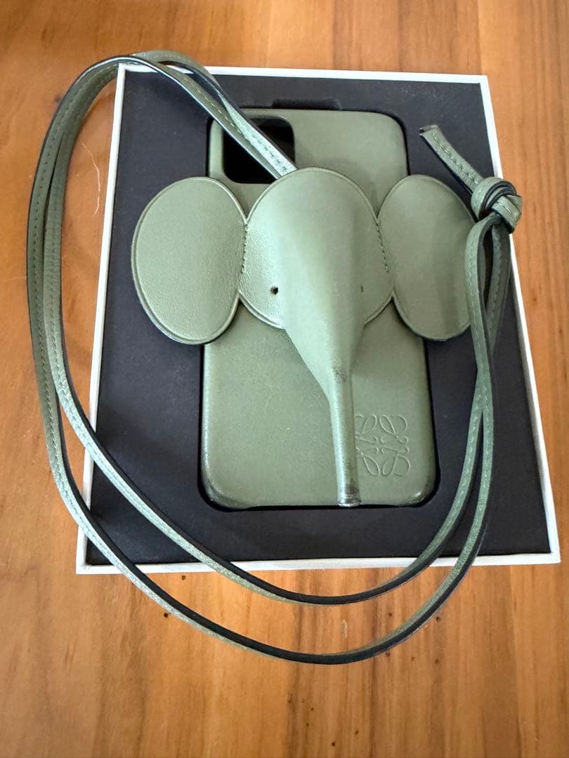 iPhone14Plus LOEWE エレファント携帯ショルダー中古
