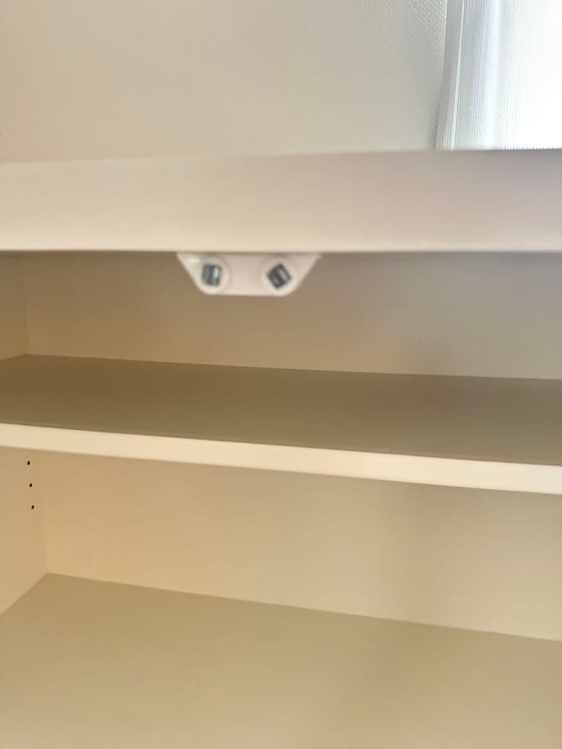 白い家具　ホワイト　ガラス扉　収納　飾り棚　本棚