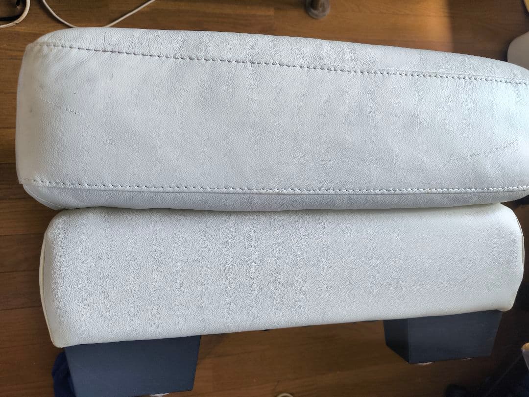 オットマン　大塚家具 ホワイト　革