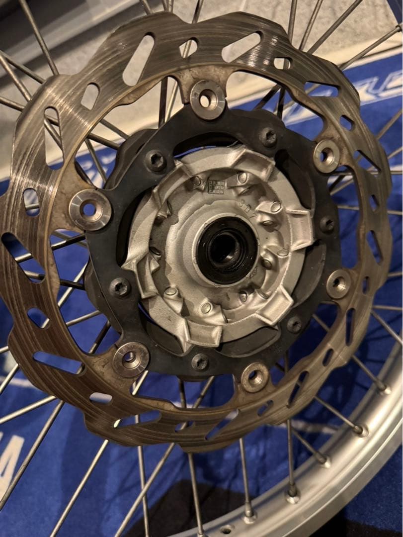 WR250R フロントホイール