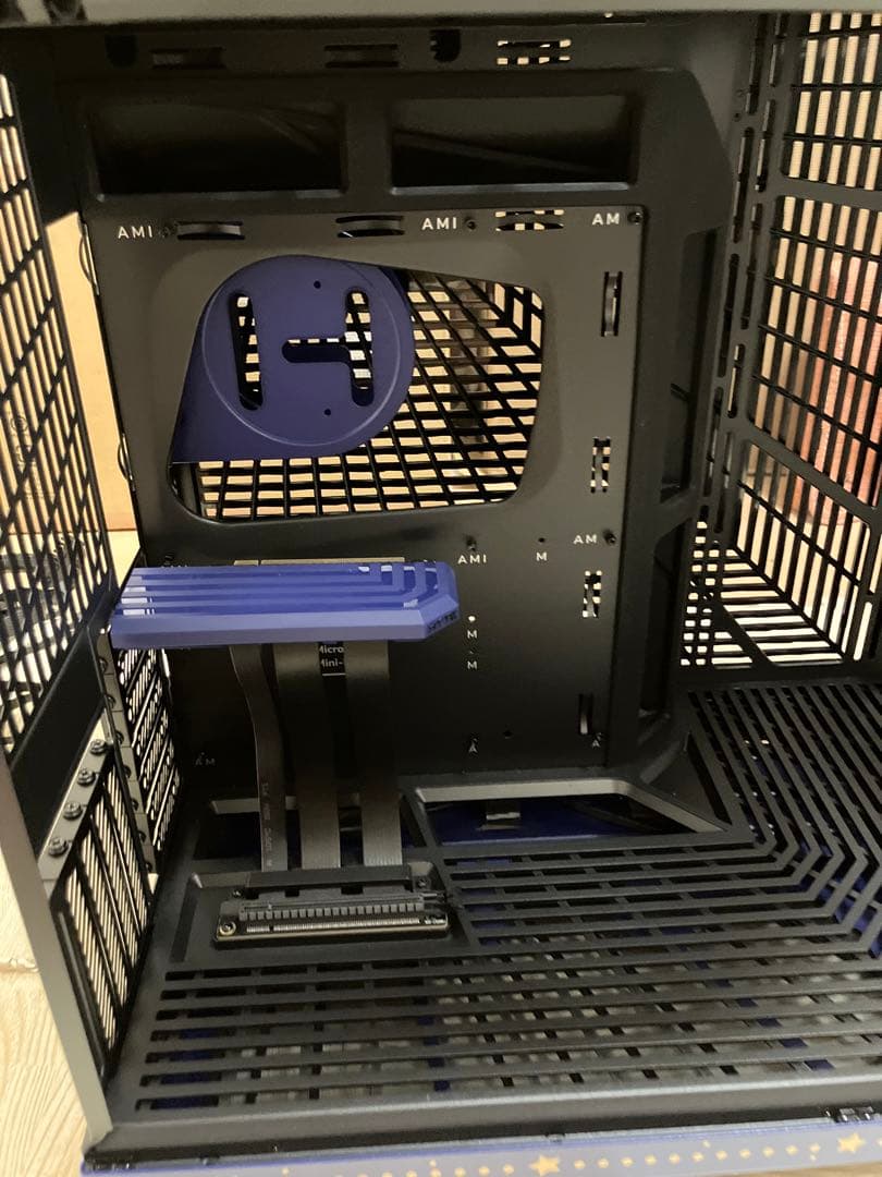 初回限定タペストリー付き　星街すいせいコラボpcケースhyte y70 即日発送