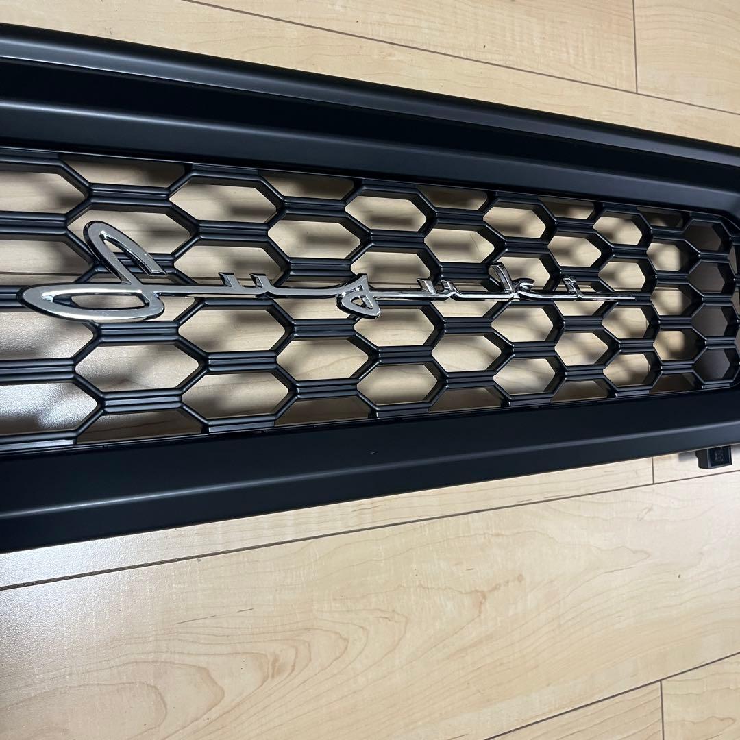 ステー仕様　ジムニー JB64W JB74Wフロントグリルマットブラック