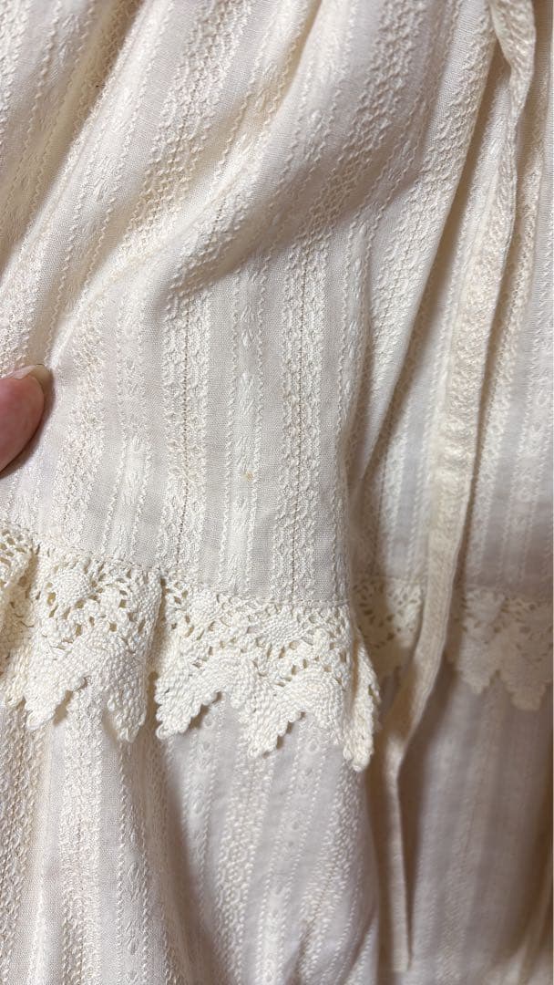 BABY からみ3段ティアードジャンパースカート　生成