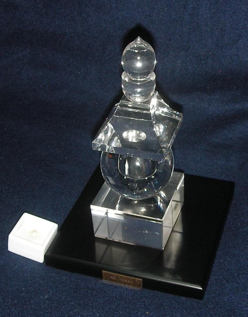 五輪塔　天然水晶　美術工芸品　伝統工芸品　証明書付き　風水　山梨県水晶美術彫刻