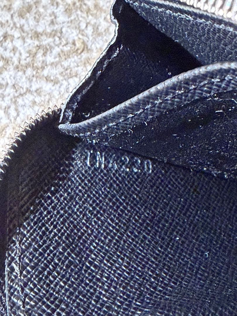 LOUIS VUITTON ジッピー・パース ブラック