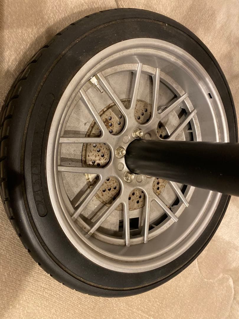 ホイールデザイン置時計とテーブルセット