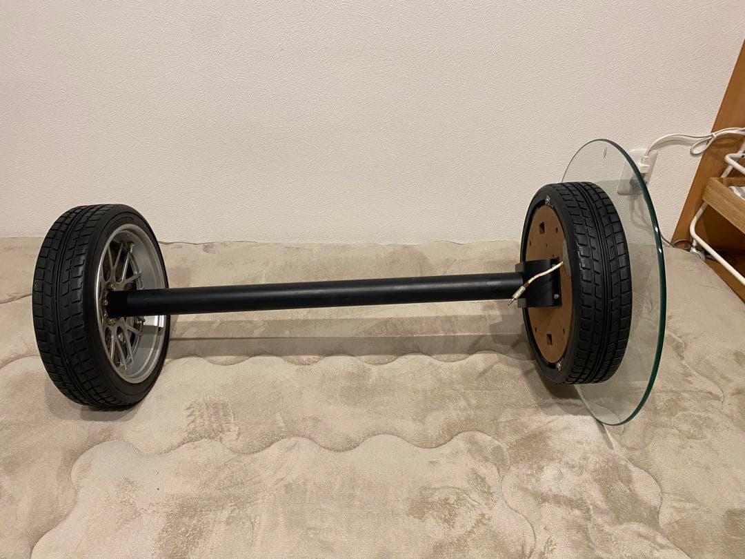 ホイールデザイン置時計とテーブルセット