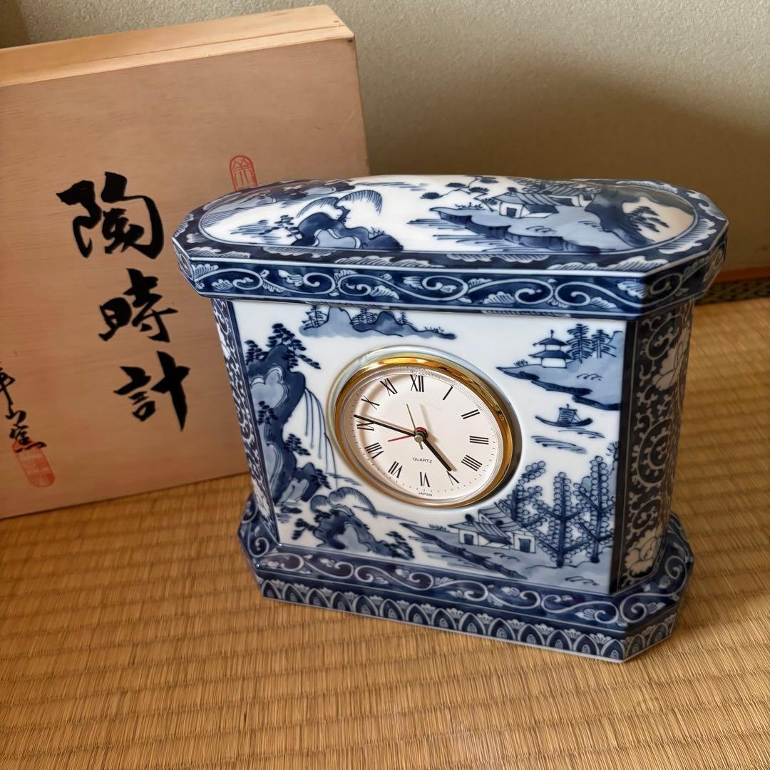 陶器製 陶時計　置時計 青白い絵柄　間取山水