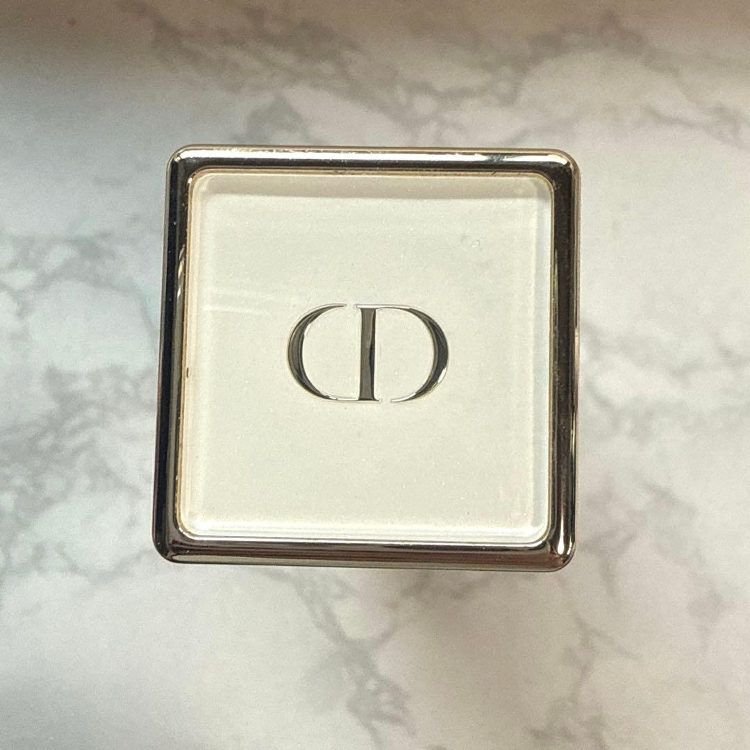 ディオール プレステージ ホワイト ル プロテクター UV ミネラル BB 01