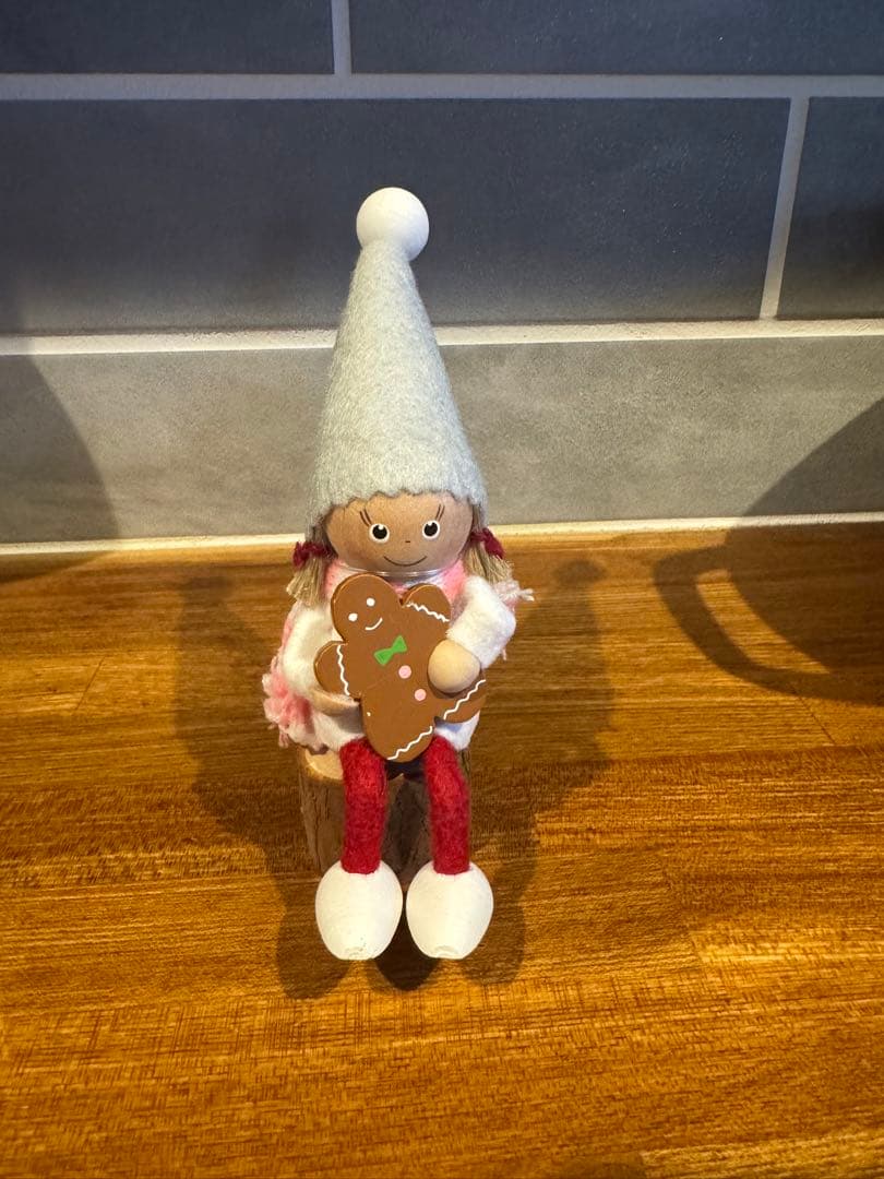 ノルディカニッセ　2023 三越伊勢丹限定　クッキーをあげる女の子