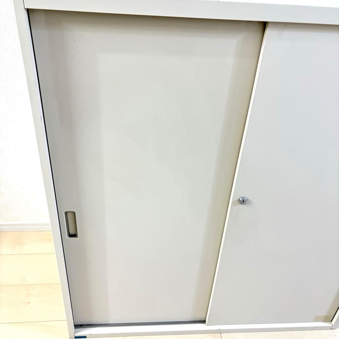 オカムラ　書庫　オフィス　ローキャビネット　キャビネット　A4 鍵付き