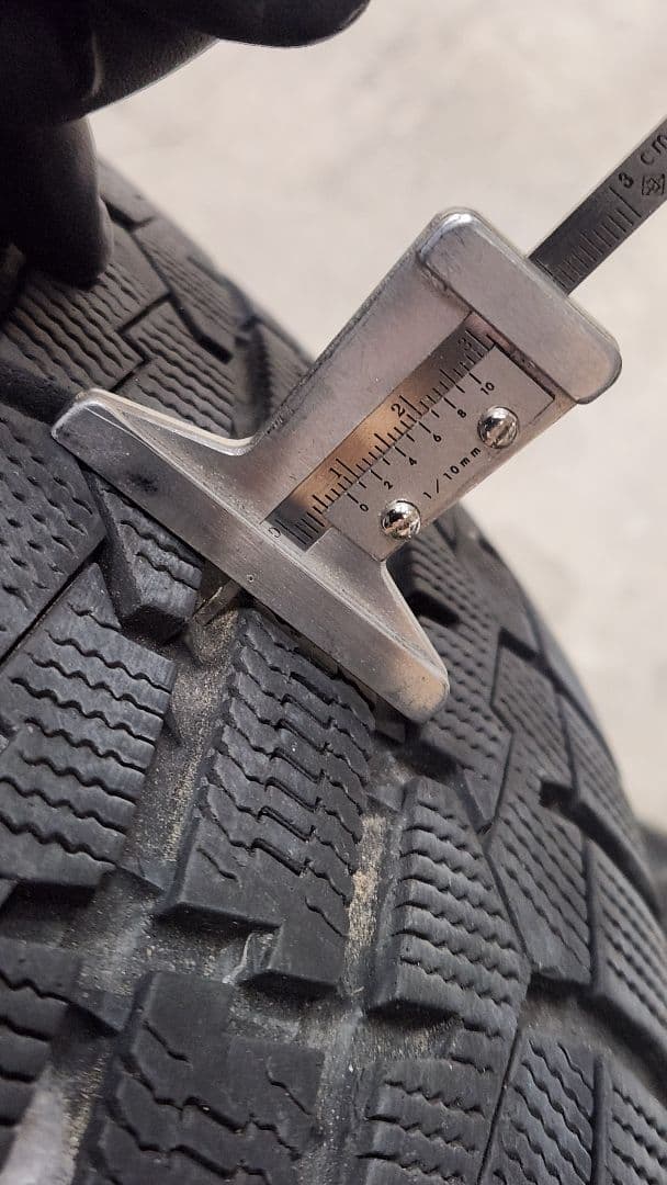 ①専用出品195/60r16　スタッドレスタイヤホイール付き2本