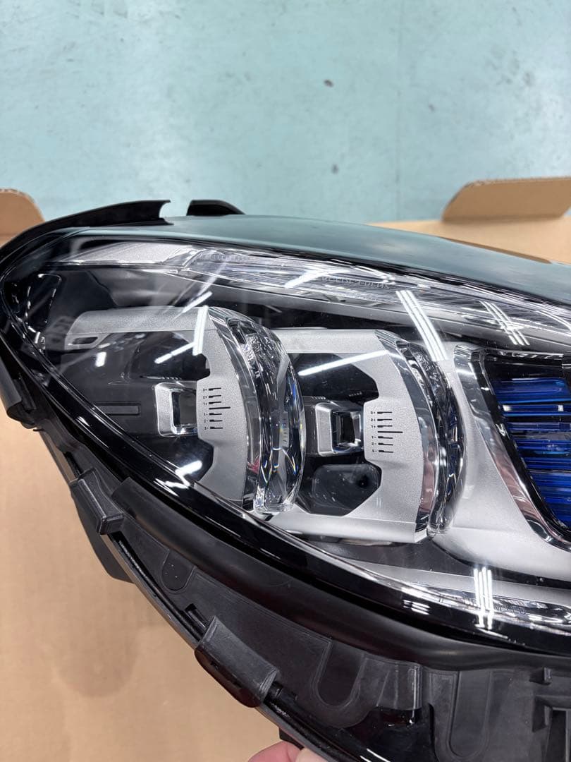 ベンツ CクラスW205 後期 右ヘッドライト 中古