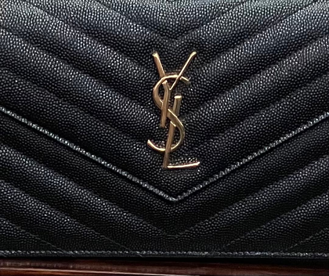 未使用イヴサンローラン チェーンウォレット長財布キャビアスキンゴールドロゴ金具黒