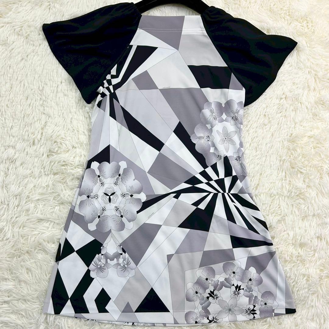 良品　レオナールスポーツ　ワンピース　花柄　ジオメトリック　ブラック系　38