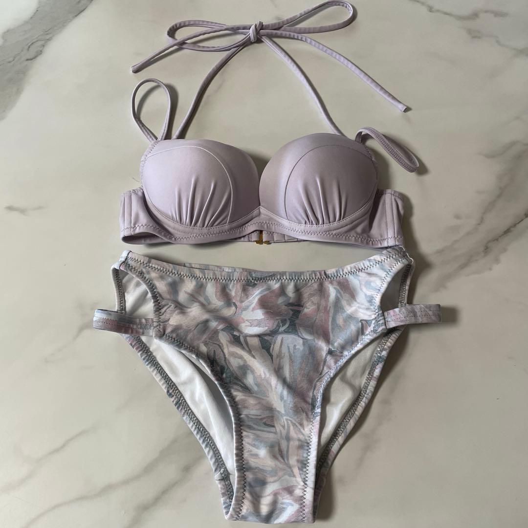 フリル付きライトパープル水着