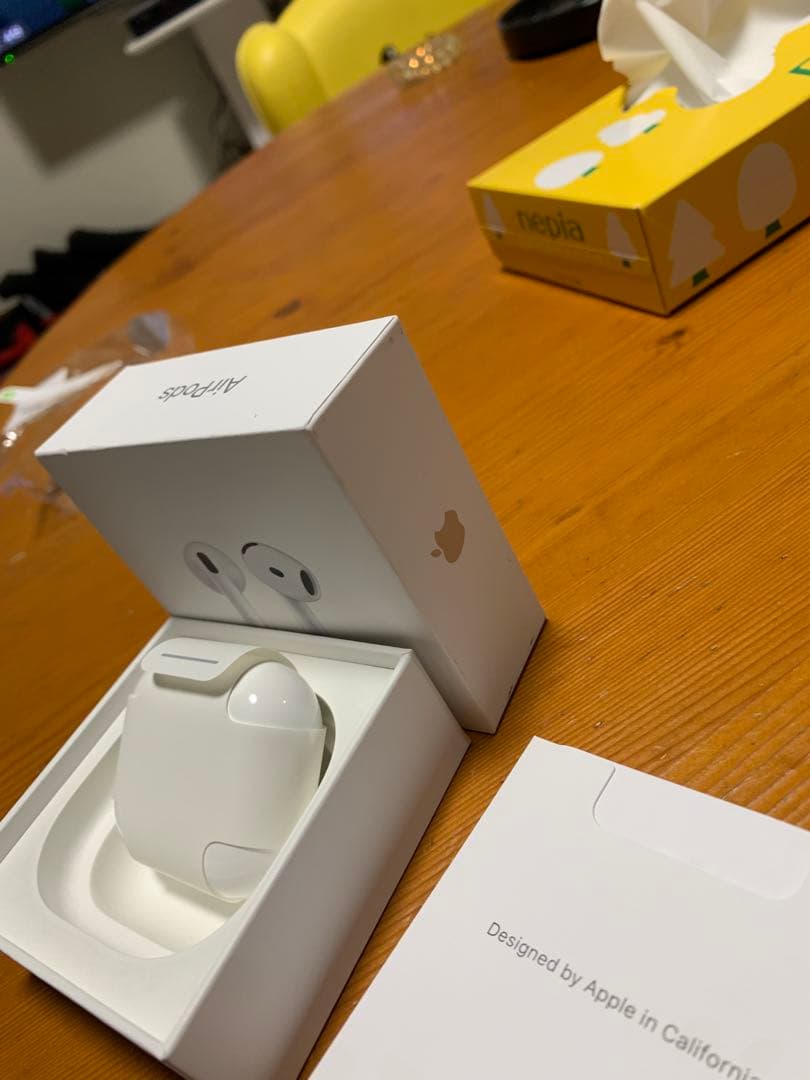 AirPods4本体 ホワイト 充電ケース付き