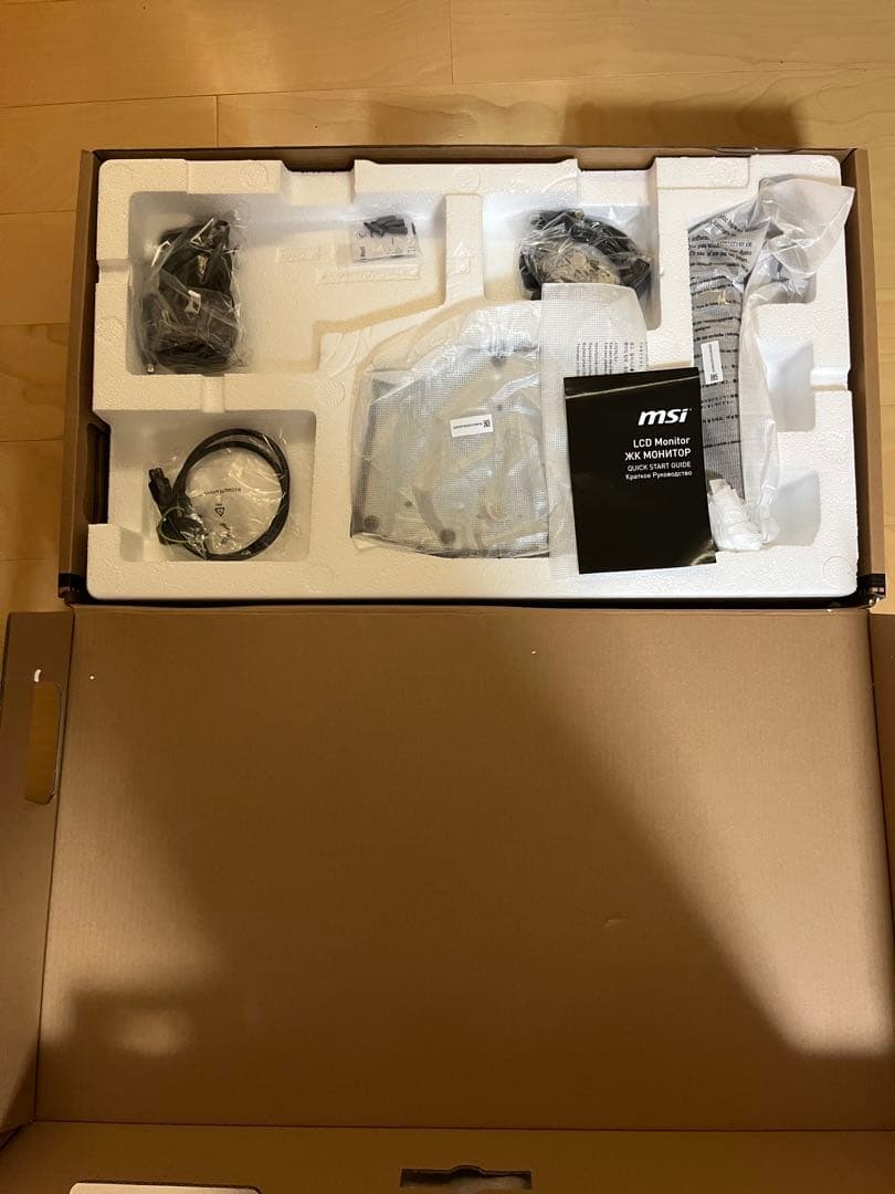 MSI MAG 274URFW 27インチ 4K UHDモニター