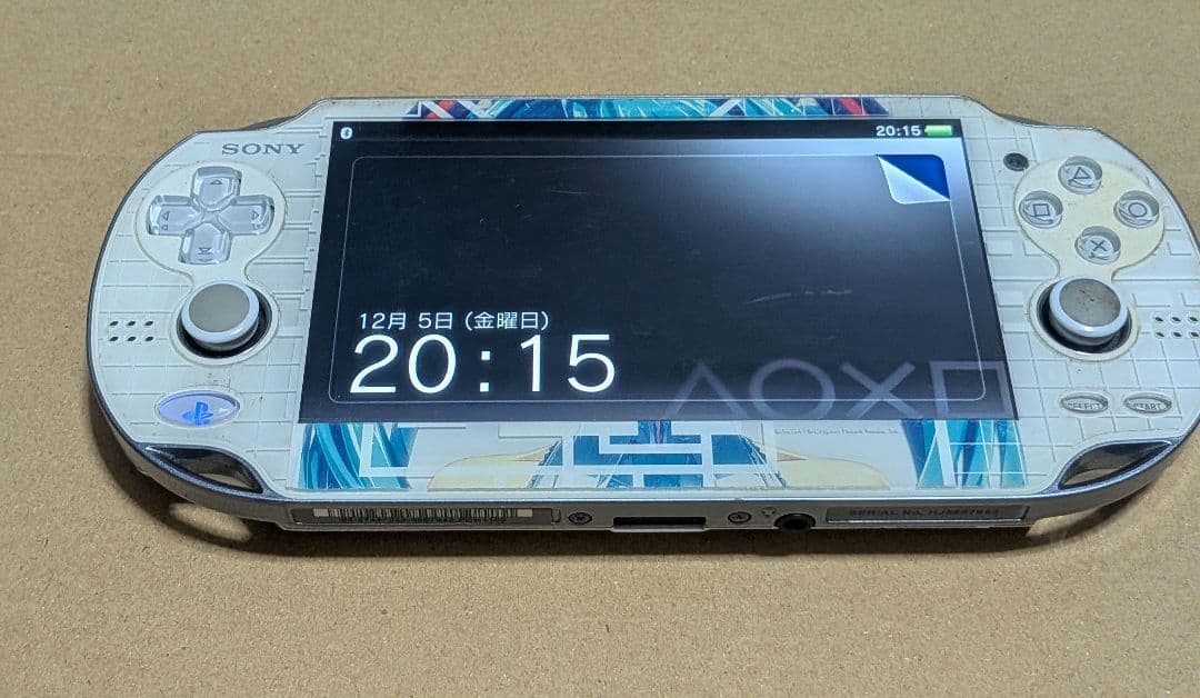 PSV クリスタル・ホワイト初音ミク本体のみ·8GBメモカ·追加セット