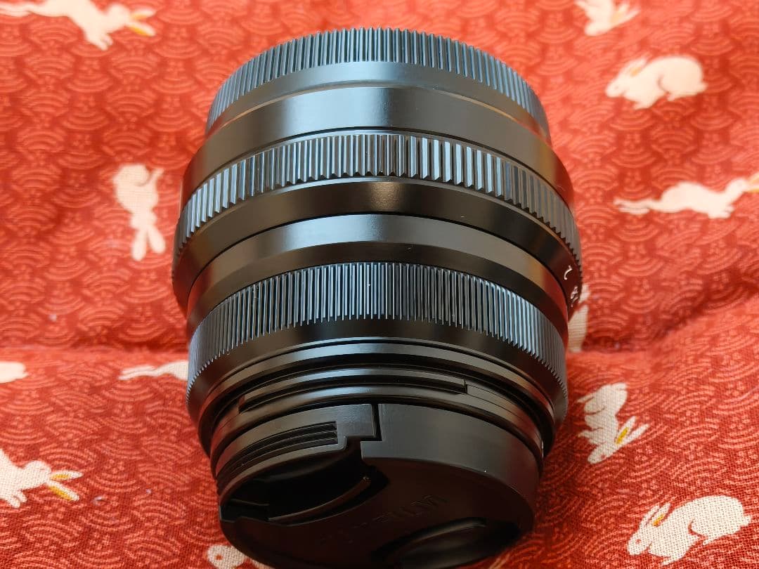 FUJIFILM XF35mm F2 R WR メタルフード、クロス付き