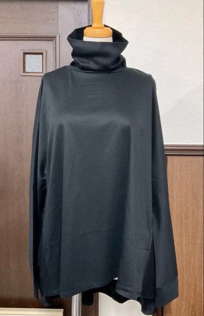 コクザビッグスモーク ELYSE FLAIR HIGH NECK TOP