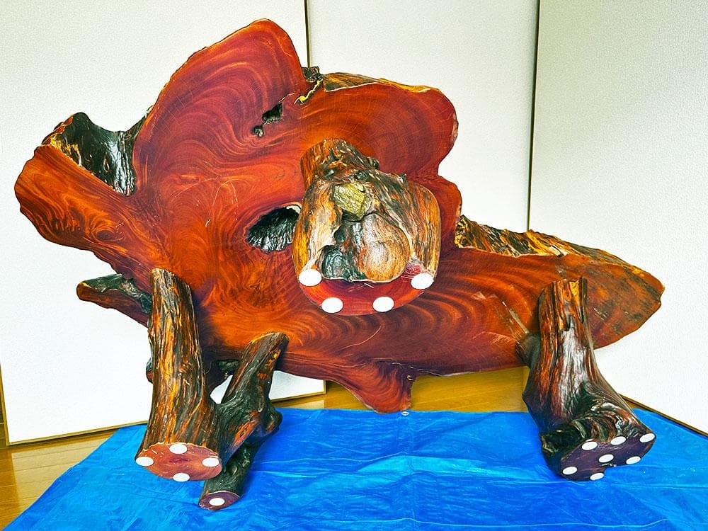 天然木　センターテーブル　銘木　一枚板　ローテーブル　三本足　杢目　高さ46cm